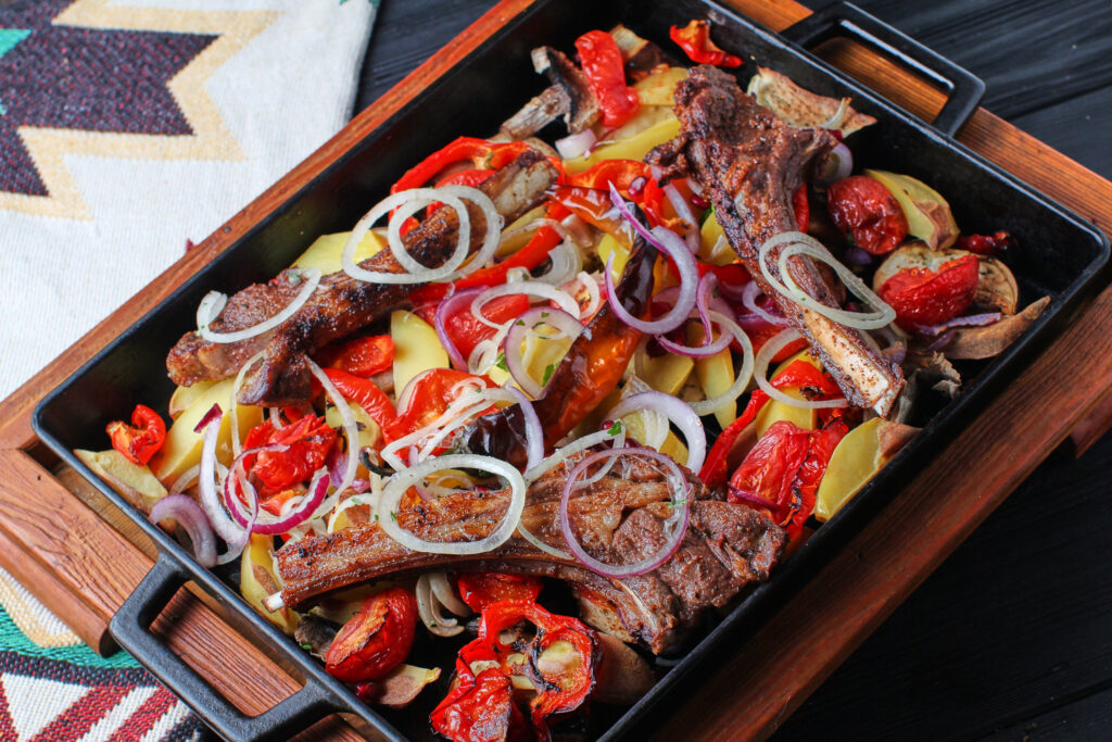 Баранина с овощами, запеченная в печи